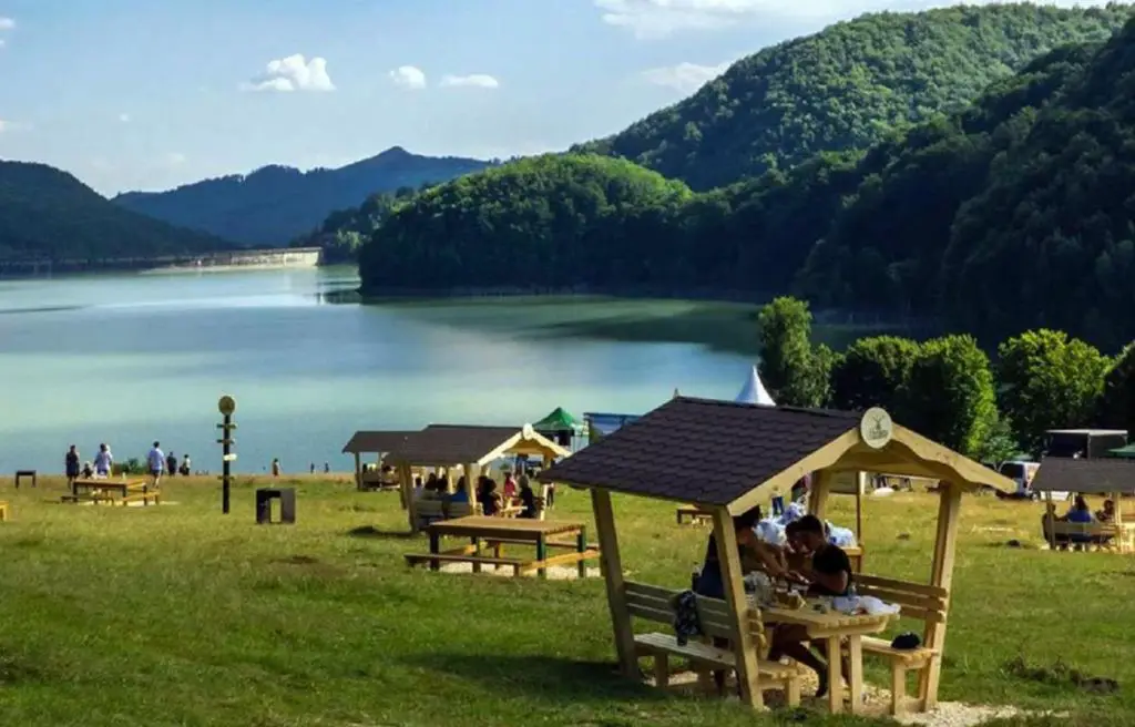 Locul din Romania unde gasesti si munte, si mare