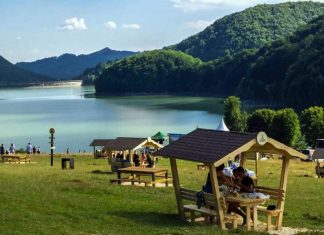 Locul din Romania unde gasesti si munte, si mare