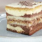 tort-delicios-cu-straturi-de-biscuiti